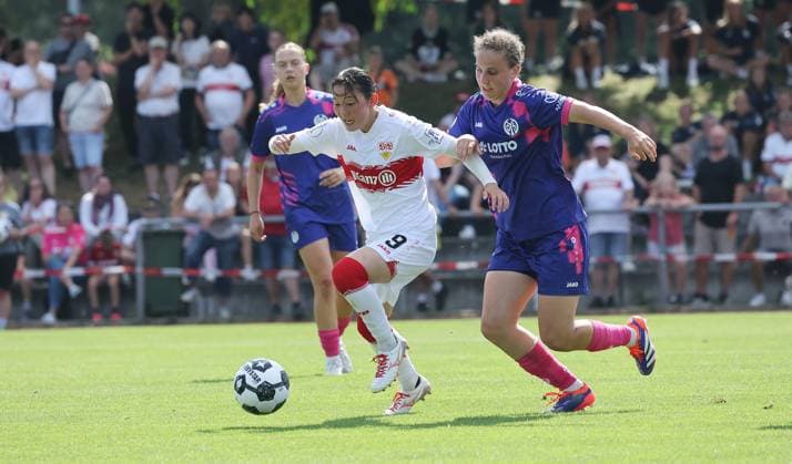 Stuttgart , DFB Cup Women VfB Stuttgart vs 1 FSV Mainz 05 , from left Haruka Osawa VfB Anna Donner Mainz