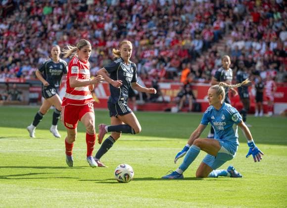 Soccer, Women, Test match, Season 2025 2026, 1 FC Union Berlin Real Madrid, v l Eileen Campbell 1 Women 1 FC Union , Goalkeeper Merle Frohms Real Madrid , 17 08 2025, Copyright: xMatthiasxKochx