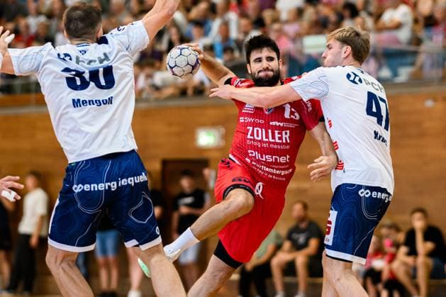 Bietigheim HBL 25 26 DHB Pokal SG BBM Bietigheim VfL Potsdam v li in duel Juan de la Pena Bietigheim and Dustin Kraus Potsdam Bietigheim Bissingen Halle am Viadukt Baden Württemberg Germany