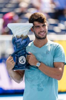 August 18, 2025, Mason, Ohio, USA: Mason, Ohio; Cincinnati Open Tennis Tournament - 2025 08 18 - Carlos Alcaraz and Jannik Sinner who withdrew after the 5th set due to illness, leaving Alcaraz the winner at 5-0, hold the their trohpies. - ZUMAPress Mason USA - ZUMAn24_ 20250818_zaf_n24_003 Copyright: xWallyxNellx