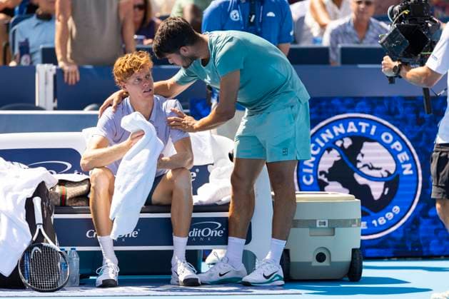 August 18, 2025, Mason, Ohio, USA: Mason, Ohio; Cincinnati Open Tennis Tournament - 2025 08 18 - Carlos Alcaraz comforts Sinner who withdrew after the 5th set due to illness, leaving Alcaraz the winner at 5-0. - ZUMAPress Mason USA - ZUMAn24_ 20250818_zaf_n24_006 Copyright: xWallyxNellx