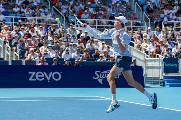 August 18, 2025, Mason, Ohio, USA: Jannik Sinner (ITA) hits a forehand shot during the MenÃ¢â‚¬â ¢s Championship of the Cincinnati Open at the Lindner Family Tennis Center, Mason, Oh. Mason USA - ZUMAs304 20250818_zaf_s304_006 Copyright: xScottxStuartx
