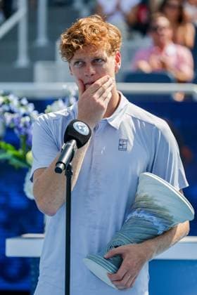 Sport Bilder des Tages August 18, 2025, Mason, Ohio, USA: Jannik Sinner (ITA) speaks to the crowd after the MenÃ¢â‚¬â ¢s Championship of the Cincinnati Open at the Lindner Family Tennis Center, Mason, Oh. Mason USA - ZUMAs304 20250818_zaf_s304_007 Copyright: xScottxStuartx