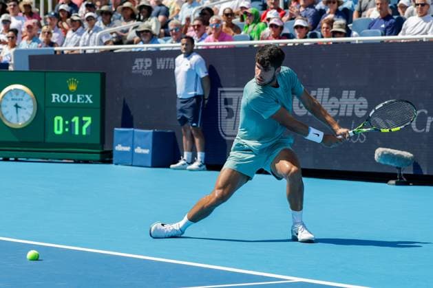 August 18, 2025, Mason, Ohio, USA: Carlos Alcaraz (ESP) prepares to return a shot during the MenÃ¢â‚¬â ¢s Championship of the Cincinnati Open at the Lindner Family Tennis Center, Mason, Oh. Mason USA - ZUMAs304 20250818_zaf_s304_014 Copyright: xScottxStuartx