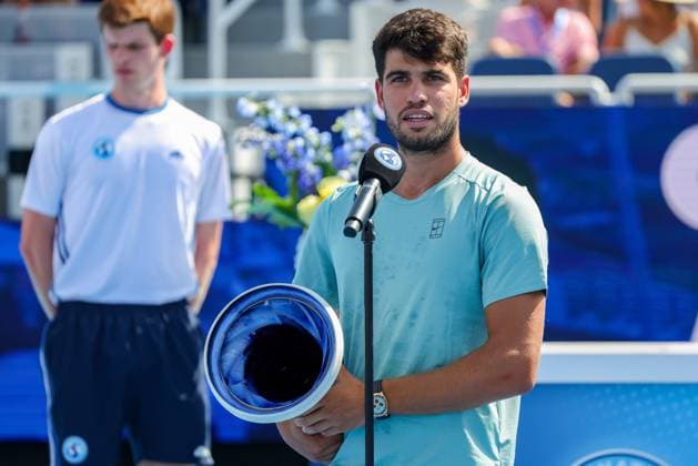 August 18, 2025, Mason, Ohio, USA: Carlos Alcaraz (ESP) talks to the crowd after winning the MenÃ¢â‚¬â ¢s Championship of the Cincinnati Open at the Lindner Family Tennis Center, Mason, Oh. Mason USA - ZUMAs304 20250818_zaf_s304_011 Copyright: xScottxStuartx