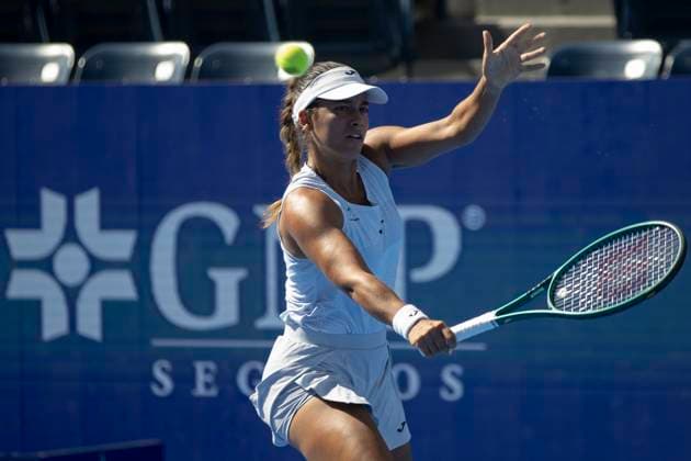 August 18, 2025, Monterrey, Nuevo Leon, Mexico: Spanish tennis player Jessica Bouzas Maneiro in action against tennis player Kamila Rakhimova Monterrey Mexico - ZUMAo125 20250818_zip_o125_008 Copyright: xAntonioxOjedax