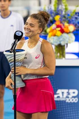 August 18, 2025, Mason, Ohio, USA: Mason, Ohio; Cincinnati Open Tennis Tournament - 2025 08 18 - Iga Swiatek beat opponent Jasmine Paolini in the finals of the tournament 7-5 6-4. - ZUMAPress Mason USA - ZUMAn24_ 20250818_zaf_n24_015 Copyright: xWallyxNellx
