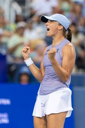 August 18, 2025, Mason, Ohio, USA: Mason, Ohio; Cincinnati Open Tennis Tournament - 2025 08 18 - Iga Swiatek beat opponent Jasmine Paolini in the finals of the tournament 7-5 6-4. - ZUMAPress Mason USA - ZUMAn24_ 20250818_zaf_n24_030 Copyright: xWallyxNellx