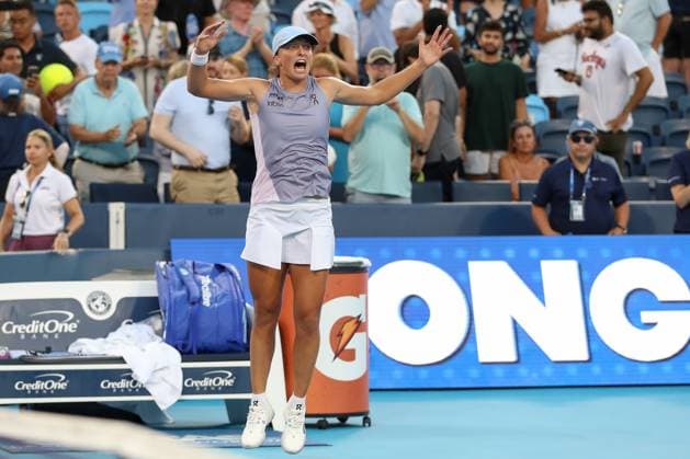 CINCINNATI, OH - AUGUST 18: Iga Swiatek of Poland reacts after defeating Jasmine Paolini of Italy to win the championship match at the Cincinnati Open at the Lindner Family Tennis Center on August 18, 2025 in Mason, OH. (Photo by Ian Johnson Icon Sportswire) TENNIS: AUG 18 Cincinnati Open EDITORIAL USE ONLY Icon250818051