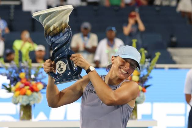 CINCINNATI, OH - AUGUST 18: Iga Swiatek of Poland poses with the Rookwood Cup after defeating Jasmine Paolini of Italy after the championship match at the Cincinnati Open at the Lindner Family Tennis Center on August 18, 2025 in Mason, OH. (Photo by Ian Johnson Icon Sportswire) TENNIS: AUG 18 Cincinnati Open EDITORIAL USE ONLY Icon250818034