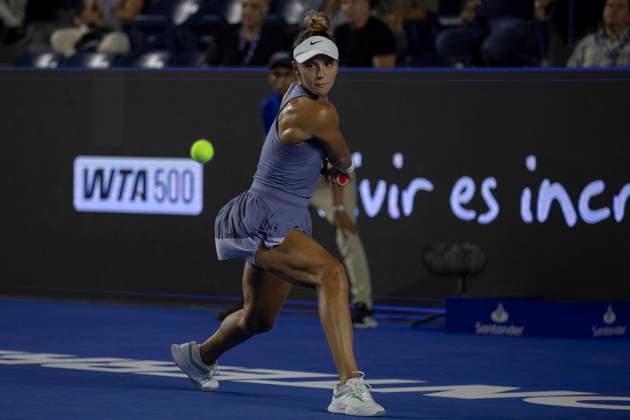August 18, 2025, Monterrey, Nuevo Leon, Mexico: Romanian tennis player Jaqueline Cristian in action against canadian tennis player Leylah Fernandez during the 2025 Monterrey Open. The Canadian won with a score of 3:6 5:7. Monterrey Mexico - ZUMAo125 20250818_zip_o125_035 Copyright: xAntonioxOjedax