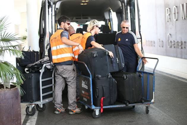 2025-08-19 Aeroporto di Ciampino Nella foto: Leon Bailey il nuovo acquisto della Roma con i tanti bagagli ( Foto Gino Mancini ) during AS Roma s new signing Leo Bailey, Other in Rome, Italy, August 18 2025  Copyright: xGinoxMancini IPAxSportx xipa-agency.netx xx IPA_62728473 IPA_Agency_IPA62728473
