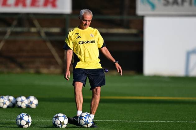Ahead of Fenerbahce v Benfica - UEFA Champions League ISTANBUL, TURKIYE - AUGUST 19: Fenerbahce head coach Jose Mourinho attends at the last training ahead of the UEFA Champions League playoff first leg match against Portugal s Benfica team at the Chobani Stadium in Istanbul, Turkiye on August 19, 2025. Serhat Cagdas Anadolu Istanbul Turkey. Editorial use only. Please get in touch for any other usage.  Copyright: x2025xAnadoluxSerhatxCagdasx