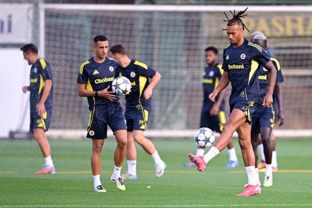Ahead of Fenerbahce v Benfica - UEFA Champions League ISTANBUL, TURKIYE - AUGUST 19: Archie Brown of Fenerbahce attends at the last training ahead of the UEFA Champions League playoff first leg match against Portugal s Benfica team at the Chobani Stadium in Istanbul, Turkiye on August 19, 2025. Serhat Cagdas Anadolu Istanbul Turkey. Editorial use only. Please get in touch for any other usage.  Copyright: x2025xAnadoluxSerhatxCagdasx