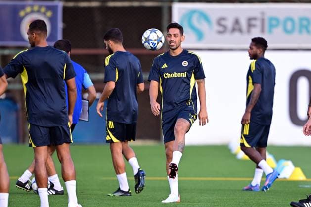 Ahead of Fenerbahce v Benfica - UEFA Champions League ISTANBUL, TURKIYE - AUGUST 19: Irfan Can Kahveci of Fenerbahce attends at the last training ahead of the UEFA Champions League playoff first leg match against Portugal s Benfica team at the Chobani Stadium in Istanbul, Turkiye on August 19, 2025. Serhat Cagdas Anadolu Istanbul Turkey. Editorial use only. Please get in touch for any other usage.  Copyright: x2025xAnadoluxSerhatxCagdasx