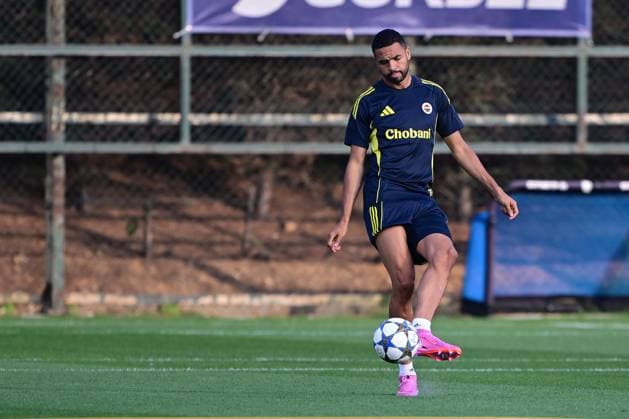 Ahead of Fenerbahce v Benfica - UEFA Champions League ISTANBUL, TURKIYE - AUGUST 19: Youssef En-Nesyri of Fenerbahce attends at the last training ahead of the UEFA Champions League playoff first leg match against Portugal s Benfica team at the Chobani Stadium in Istanbul, Turkiye on August 19, 2025. Serhat Cagdas Anadolu Istanbul Turkey. Editorial use only. Please get in touch for any other usage.  Copyright: x2025xAnadoluxSerhatxCagdasx