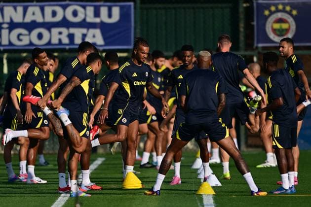 Ahead of Fenerbahce v Benfica - UEFA Champions League ISTANBUL, TURKIYE - AUGUST 19: Archie Brown of Fenerbahce attends at the last training ahead of the UEFA Champions League playoff first leg match against Portugal s Benfica team at the Chobani Stadium in Istanbul, Turkiye on August 19, 2025. Serhat Cagdas Anadolu Istanbul Turkey. Editorial use only. Please get in touch for any other usage.  Copyright: x2025xAnadoluxSerhatxCagdasx
