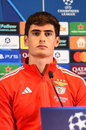 Benfica Player Antonio Silva speaks during a press conference, PK, Pressekonferenz at Chobani Stadium in Istanbul, ahead of the UEFA Champions League playoff first leg match against Fenerbahce. Istanbul, Turkey August 19, 2025. ( Photo by Seskimphoto ) Istanbul Turkey Istanbul Turkey Copyright: xSeskimphotox AntonioSilva_1908 (16)
