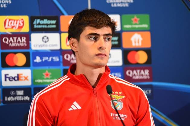 Benfica Player Antonio Silva speaks during a press conference, PK, Pressekonferenz at Chobani Stadium in Istanbul, ahead of the UEFA Champions League playoff first leg match against Fenerbahce. Istanbul, Turkey August 19, 2025. ( Photo by Seskimphoto ) Istanbul Turkey Istanbul Turkey Copyright: xSeskimphotox AntonioSilva_1908 (7)