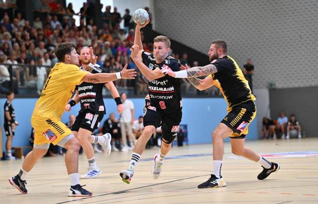 19 08 2025 Handball season 2025 2026 Test match friendly HC Erlangen HCE Bregenz Handball xwoxzix Sander Andreassen Overjordet 8, HC Erlangen HCE vs Tommaso Romei 11, Bregenz Handball Mindaugas Dumcius 13, Bregenz Handball