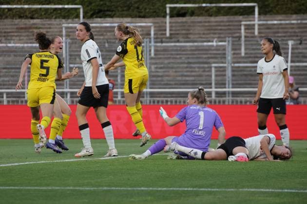 19 08 2025, xgrfx, Football DFB Cup Final Womens Playoffs , Borussia Dortmund Borussia Mönchengladbach v l Tor, Ronja Leubner Borussia Dortmund DFL DFB REGULATIONS PROHIBIT ANY USE OF PHOTOGRAPHS as IMAGE SEQUENCES and or QUASI VIDEO Dortmund