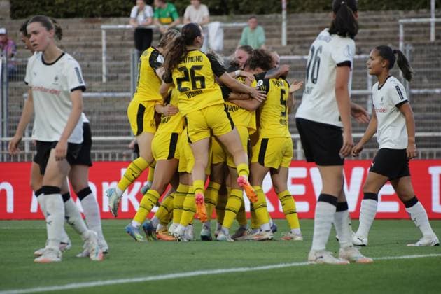 19 08 2025, xgrfx, Football DFB Cup Final Womens Playoffs , Borussia Dortmund Borussia Mönchengladbach v l Tor, Ronja Leubner Borussia Dortmund DFL DFB REGULATIONS PROHIBIT ANY USE OF PHOTOGRAPHS as IMAGE SEQUENCES and or QUASI VIDEO Dortmund