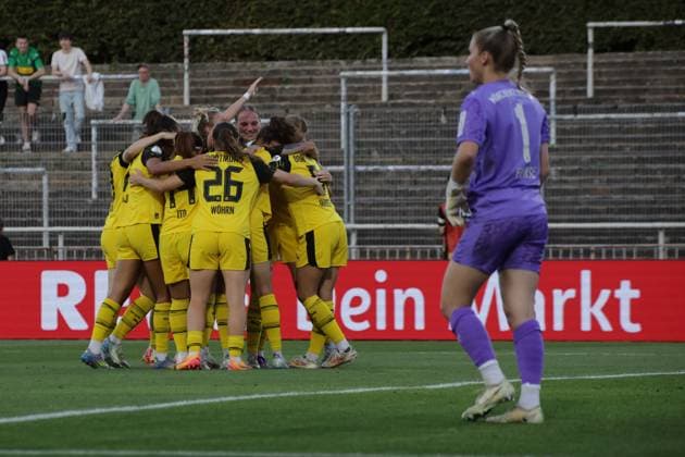 19 08 2025, xgrfx, Football DFB Cup Final Womens Playoffs , Borussia Dortmund Borussia Mönchengladbach v l Tor, Ronja Leubner Borussia Dortmund DFL DFB REGULATIONS PROHIBIT ANY USE OF PHOTOGRAPHS as IMAGE SEQUENCES and or QUASI VIDEO Dortmund