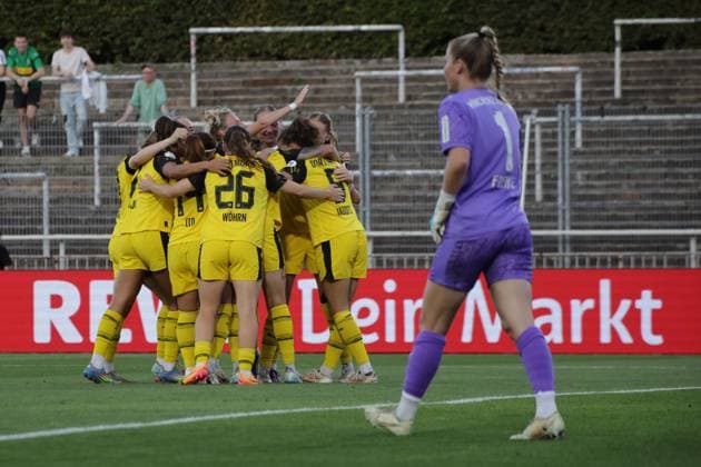 19 08 2025, xgrfx, Football DFB Cup Final Womens Playoffs , Borussia Dortmund Borussia Mönchengladbach v l Tor, Ronja Leubner Borussia Dortmund DFL DFB REGULATIONS PROHIBIT ANY USE OF PHOTOGRAPHS as IMAGE SEQUENCES and or QUASI VIDEO Dortmund