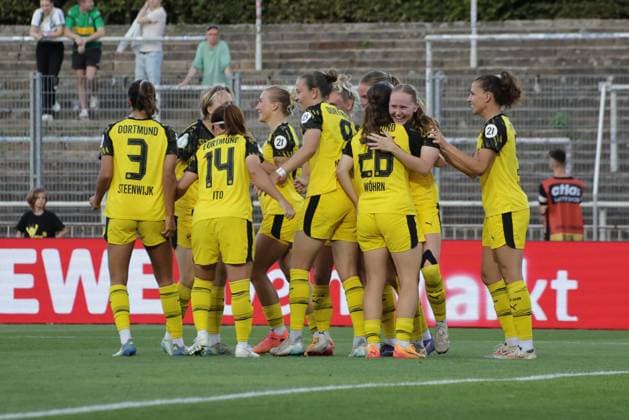 19 08 2025, xgrfx, Football DFB Cup Final Womens Playoffs , Borussia Dortmund Borussia Mönchengladbach v l Tor, Ronja Leubner Borussia Dortmund DFL DFB REGULATIONS PROHIBIT ANY USE OF PHOTOGRAPHS as IMAGE SEQUENCES and or QUASI VIDEO Dortmund