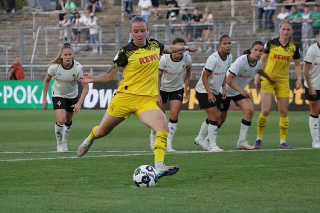 19 08 2025, xgrfx, Football DFB Cup Final Womens Playoffs , Borussia Dortmund Borussia Mönchengladbach v l Dana Marquardt Borussia Dortmund DFL DFB REGULATIONS PROHIBIT ANY USE OF PHOTOGRAPHS as IMAGE SEQUENCES and or QUASI VIDEO Dortmund