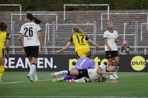 19 08 2025, xgrfx, Football DFB Cup Final Womens Playoffs , Borussia Dortmund Borussia Mönchengladbach v l Tor, Ronja Leubner Borussia Dortmund DFL DFB REGULATIONS PROHIBIT ANY USE OF PHOTOGRAPHS as IMAGE SEQUENCES and or QUASI VIDEO Dortmund