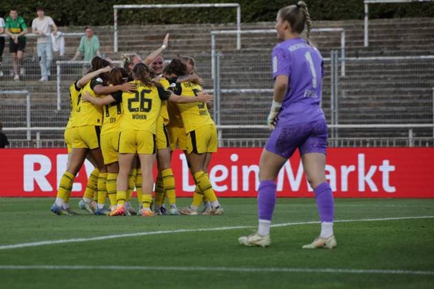 19 08 2025, xgrfx, Football DFB Cup Final Womens Playoffs , Borussia Dortmund Borussia Mönchengladbach v l Tor, Ronja Leubner Borussia Dortmund DFL DFB REGULATIONS PROHIBIT ANY USE OF PHOTOGRAPHS as IMAGE SEQUENCES and or QUASI VIDEO Dortmund