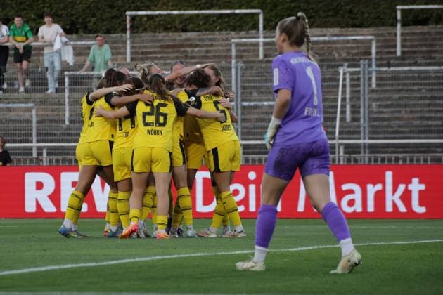 19 08 2025, xgrfx, Football DFB Cup Final Womens Playoffs , Borussia Dortmund Borussia Mönchengladbach v l Tor, Ronja Leubner Borussia Dortmund DFL DFB REGULATIONS PROHIBIT ANY USE OF PHOTOGRAPHS as IMAGE SEQUENCES and or QUASI VIDEO Dortmund