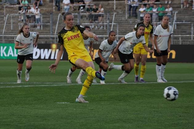 19 08 2025, xgrfx, Football DFB Cup Final Womens Playoffs , Borussia Dortmund Borussia Mönchengladbach v l Dana Marquardt Borussia Dortmund DFL DFB REGULATIONS PROHIBIT ANY USE OF PHOTOGRAPHS as IMAGE SEQUENCES and or QUASI VIDEO Dortmund
