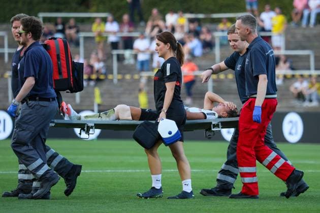 Dortmund, Germany 19 August 2025 DFB Cup Women 2025 2026 Borussia Dortmund vs Borussia Mönchengladbach In the picture Yvonne Zielinski Borussia Mönchengladbach , lying on the stretcher, is injured so badly in the DFB Cup match that she has to be transported away on a stretcher DFB regulations prohibit any use of photographs as image sequences and or quasi video Stadion Rote Erde Nordrhein Westfalen Copyright: xFotostandx xFantinix