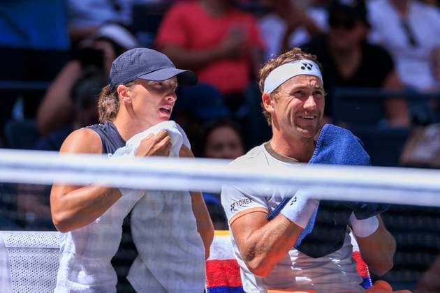 August 19, 2025, Flushing Meadows, New York, USA: Iga Swiatek and Casper Ruud talk strategy during a mix doubles match against Madison Keys and Frances Tiafoe at the 2025 US Open at USTA Billie Jean King National Tennis Center on Tuesday August 19, 2025 in the Flushing neighborhood of the Queens borough of New York City. JAVIER ROJAS PI Flushing Meadows USA - ZUMAp124 20250819_zaa_p124_029 Copyright: xJavierxRojasx