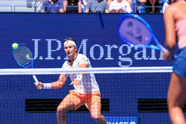 August 19, 2025, Flushing Meadows, New York, USA: Iga Swiatek and Casper Ruud (in photo) volleys during a mix doubles match against Madison Keys and Frances Tiafoe at the 2025 US Open at USTA Billie Jean King National Tennis Center on Tuesday August 19, 2025 in the Flushing neighborhood of the Queens borough of New York City. JAVIER ROJAS PI Flushing Meadows USA - ZUMAp124 20250819_zaa_p124_045 Copyright: xJavierxRojasx