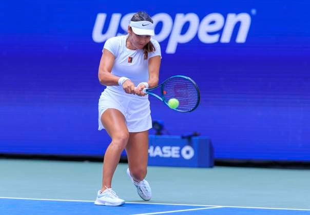 August 19, 2025, Flushing Meadows, New York, USA: Emma Raducanu (in photo) and Carlos Alcaraz during a mix doubles match against Jessica Pegula and Jack Draper at the 2025 US Open at USTA Billie Jean King National Tennis Center on Tuesday August 19, 2025 in the Flushing neighborhood of the Queens borough of New York City. JAVIER ROJAS PI Flushing Meadows USA - ZUMAp124 20250819_zaa_p124_062 Copyright: xJavierxRojasx