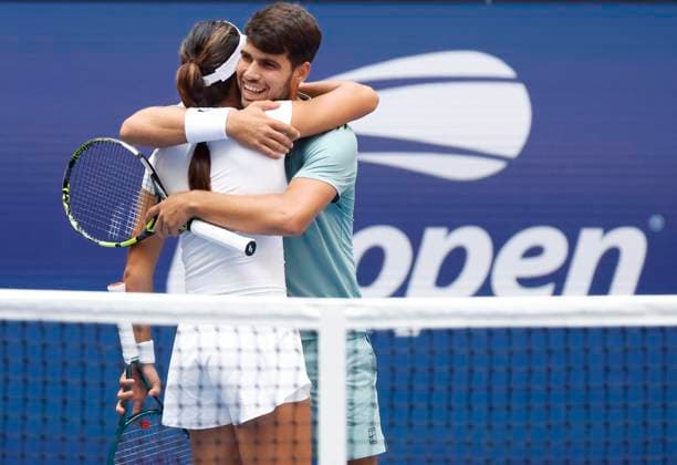 Emma Raducanu of Great Britain and Carlos Alcaraz of Spain embrace after match point in their first round mixed doubles championships match against Jessica Pegula and Jack Draper of Great Britain in Arthur Ashe Stadium at the 2025 US Open Tennis Championship at the USTA Billie Jean King National Tennis Center in New York City on Sunday, August 19, 2025 in New York City. Jessica Pegula and Jack Draper of Great Britain defeated Emma Raducanu of Great Britain and Carlos Alcaraz of Spain 4-2, 4-2 and advance to the quarterfinals.  NYP20250819106 JOHNxANGELILLO