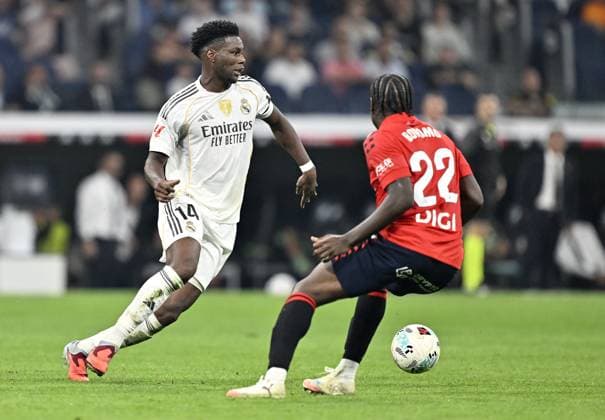 Real Madrid v Osasuna - La Liga MADRID, SPAIN - AUGUST 19: Aurelien Tchouameni (L) of Real Madrid in action against Flavien Boyomo (R) during the La Liga 1st week match between Real Madrid and Osasuna at Santiago Bernabeu in Madrid, Spain on August 19, 2025. Burak Akbulut Anadolu Madrid Spain. Editorial use only. Please get in touch for any other usage.  Copyright: x2025xAnadoluxBurakxAkbulutx