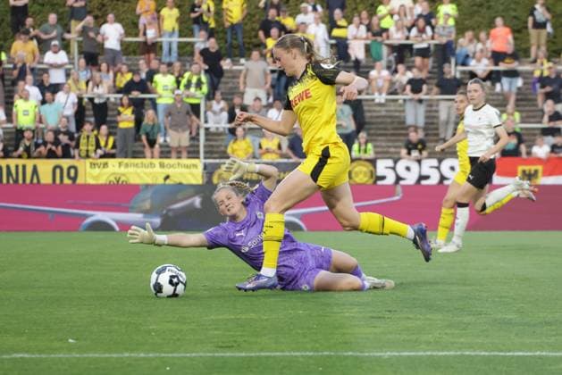 19 08 2025, xgrfx, Football DFB Cup Final Womens Playoffs , Borussia Dortmund Borussia Mönchengladbach v l Jil Frehse Borussia Mönchengladbach , Annika Enderle Borussia Dortmund DFL DFB REGULATIONS PROHIBIT ANY USE OF PHOTOGRAPHS as IMAGE SEQUENCES and or QUASI VIDEO Dortmund