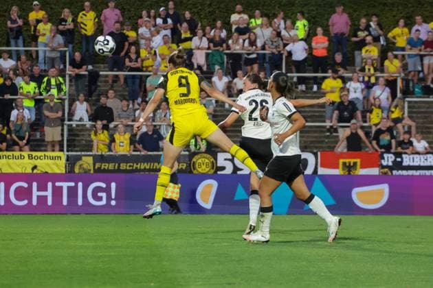 19 08 2025, xgrfx, Football DFB Cup Final Womens Playoffs , Borussia Dortmund Borussia Mönchengladbach v l Tor, Dana Marquardt Borussia Dortmund DFL DFB REGULATIONS PROHIBIT ANY USE OF PHOTOGRAPHS as IMAGE SEQUENCES and or QUASI VIDEO Dortmund