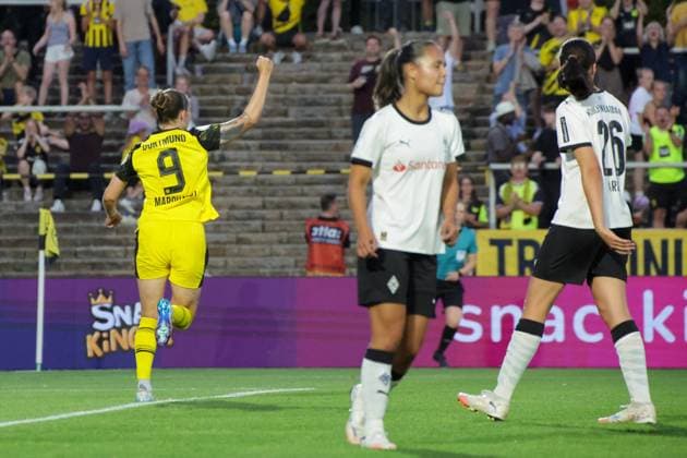 19 08 2025, xgrfx, Football DFB Cup Final Womens Playoffs , Borussia Dortmund Borussia Mönchengladbach v l Tor, Dana Marquardt Borussia Dortmund DFL DFB REGULATIONS PROHIBIT ANY USE OF PHOTOGRAPHS as IMAGE SEQUENCES and or QUASI VIDEO Dortmund