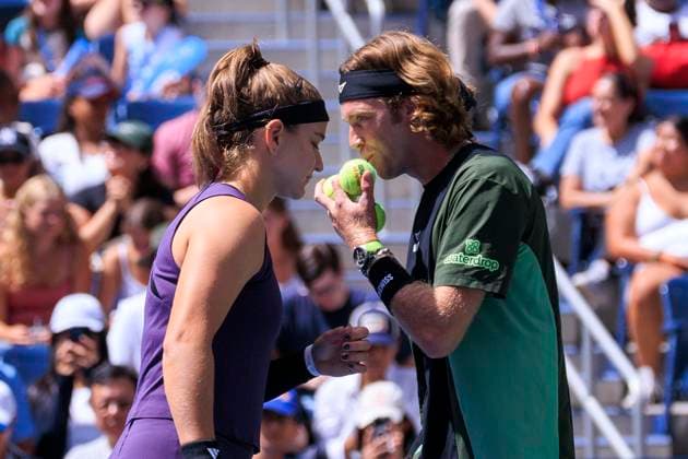 August 19, 2025, Flushing Meadows, New York, USA: KAROLINA MUCHOVA and ANDREY RUBLEV talk strategy during a mix doubles match against Williams and Opelka at the 2025 US Open at USTA Billie Jean King National Tennis Center on Tuesday. Rublev and Muchova won 4:2, 5:4. Flushing Meadows USA - ZUMAp124 20250819_zaa_p124_020 Copyright: xJavierxRojasx
