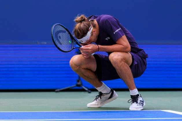 August 19, 2025, Flushing Meadows, New York, USA: Danielle Collins and Christian Harrison during a mix doubles match against Belinda Bencic and Alexander Zverev (in photo) reacts after missing a shot at the 2025 US Open at USTA Billie Jean King National Tennis Center on Tuesday August 19, 2025 in the Flushing neighborhood of the Queens borough of New York City. JAVIER ROJAS PI Flushing Meadows USA - ZUMAp124 20250819_zaa_p124_091 Copyright: xJavierxRojasx