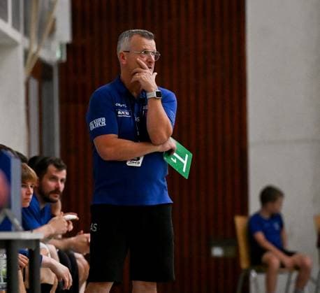 19 08 2025, xpsx, Handball Test Match, HSG Hanau TSV Bayer Dormagen v l Coach Axel Spandau HSG Hanau Hanau Hessen Germany DEU