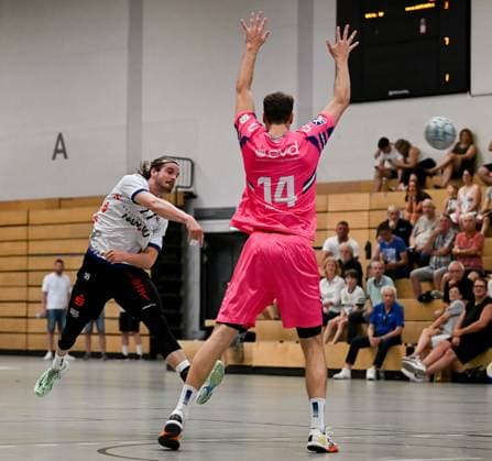 19 08 2025, xpsx, Handball Test Match, HSG Hanau TSV Bayer Dormagen v l Winkler, Jan Philipp HSG Hanau , Moritz Köster Dormagen Hanau Hessen Germany DEU