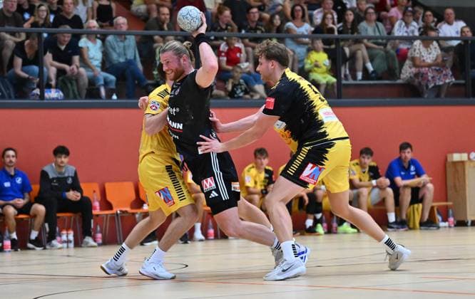 19 08 2025 Handball season 2025 2026 Test match friendly HC Erlangen HCE Bregenz Handball xwoxzix Maciej Gebala 77, HC Erlangen HCE against Louis Mönch 32, Bregenz Handball Dian Ramic 57, Bregenz Handball