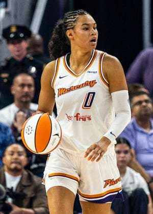 August 19 2025 San Francisco CA, U.S.A. Phoenix forward Satou Sabally (0)brings the ball up court during the WNBA, Basketball Damen, USA Basketball game between Phoenix Mercury and the Golden State Valkyries. Phoenix beat Golden State 98-91at the Chase Center San Francisco Calif. CSM San Francisco USA - ZUMAc04_ 20250819_zma_c04_151 Copyright: xThurmanxJamesx