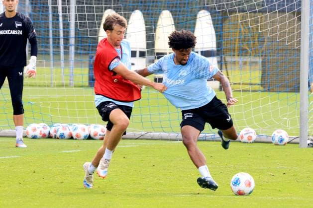 DEU, DFL, 2 FBL Hertha BSC, Training, 20 08 2025, Sportforum, Berlin, DEU, DFL, 2 FBL Hertha BSC, Training, im Bild Kennet Eichhorn Hertha BSC Berlin 23 , Javairo Dilrosun Hertha BSC Berlin 59 DFL regulations prohibit any use of Photographs as image sequences and or quasi video nordphotoxGmbHx xEngler nph00076